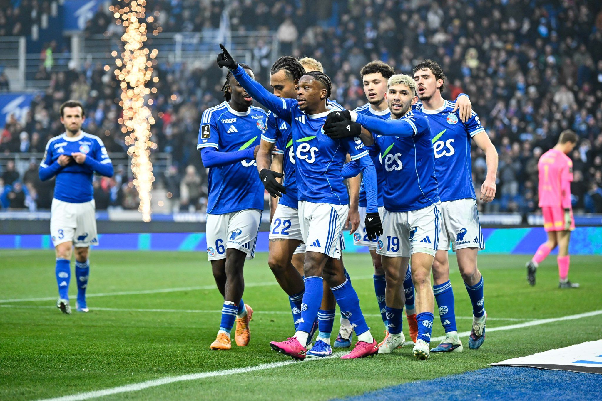 Enciso, clave en nuevo triunfo del Racing: fue titular e hizo el pase para el primer gol de su equipo
