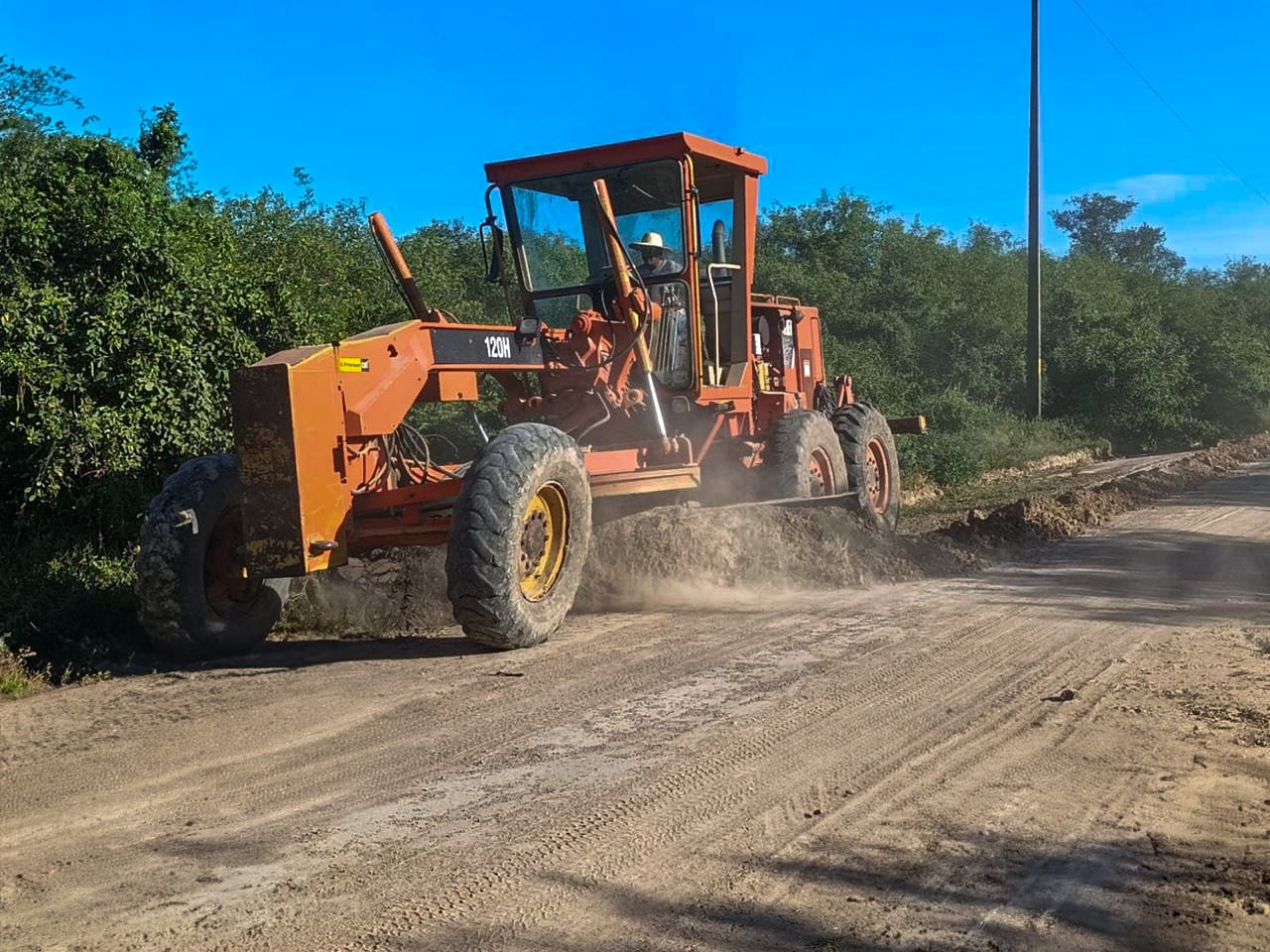 Trabajan para mejorar transitabilidad del tramo Fuerte Olimpo – Puerto Guaraní Trabajan para mejorar transitabilidad del tramo Fuerte Olimpo – Puerto Guaraní