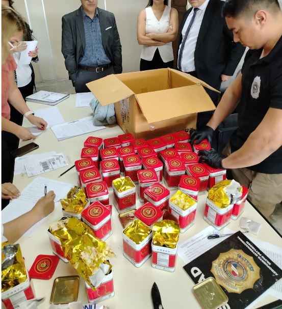 Encomienda de Tailandia traía té rojo «cargado»: ocultaba marihuana