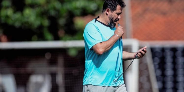 Vitamina Sánchez cambia el sistema y apuesta al doble 9 ante Nacional