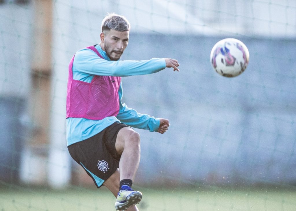 Iván Leguizamón, baja en Olimpia pensando en el clásico