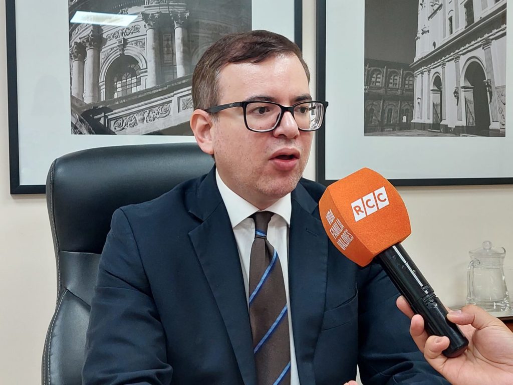 Títulos de grado en riesgo: ANEAES advierte que carreras deben estar «en proceso» para validez de títulos