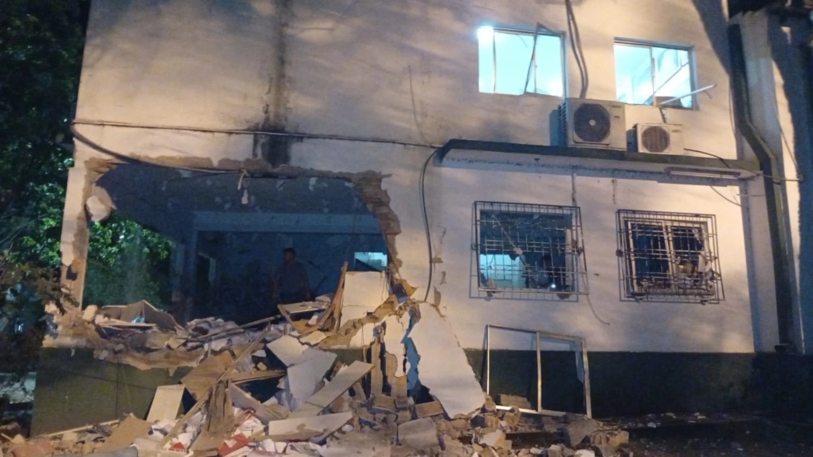 Terror en Itapúa: Comando armado detona explosivos en asalto a agroganadera en Coronel Bogado