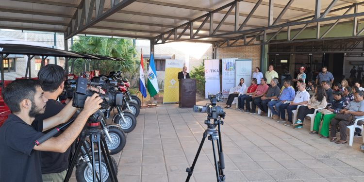 Histórica entrega de motocarros a mujeres artesanas indígenas en Boquerón