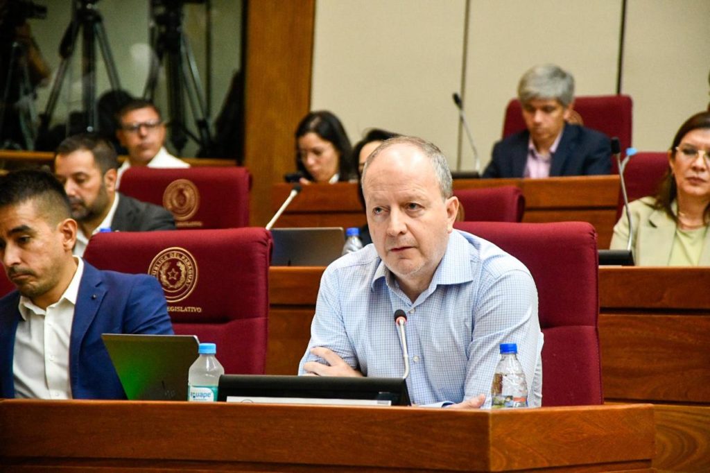 Caja Fiscal opera con la mitad de los aportantes necesarios para pagar jubilaciones Caja Fiscal opera con la mitad de los aportantes necesarios para pagar jubilaciones