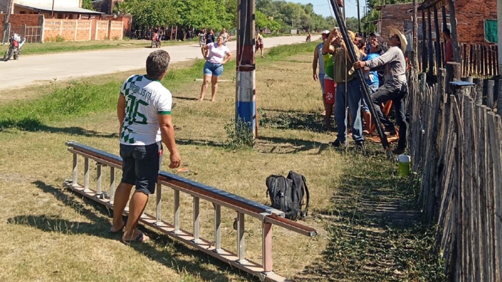 Carmelo Peralta en pie de guerra: Ciudadanía se manifiesta contra la desidia de la ANDE Carmelo Peralta en pie de guerra: Ciudadanía se manifiesta contra la desidia de la ANDE