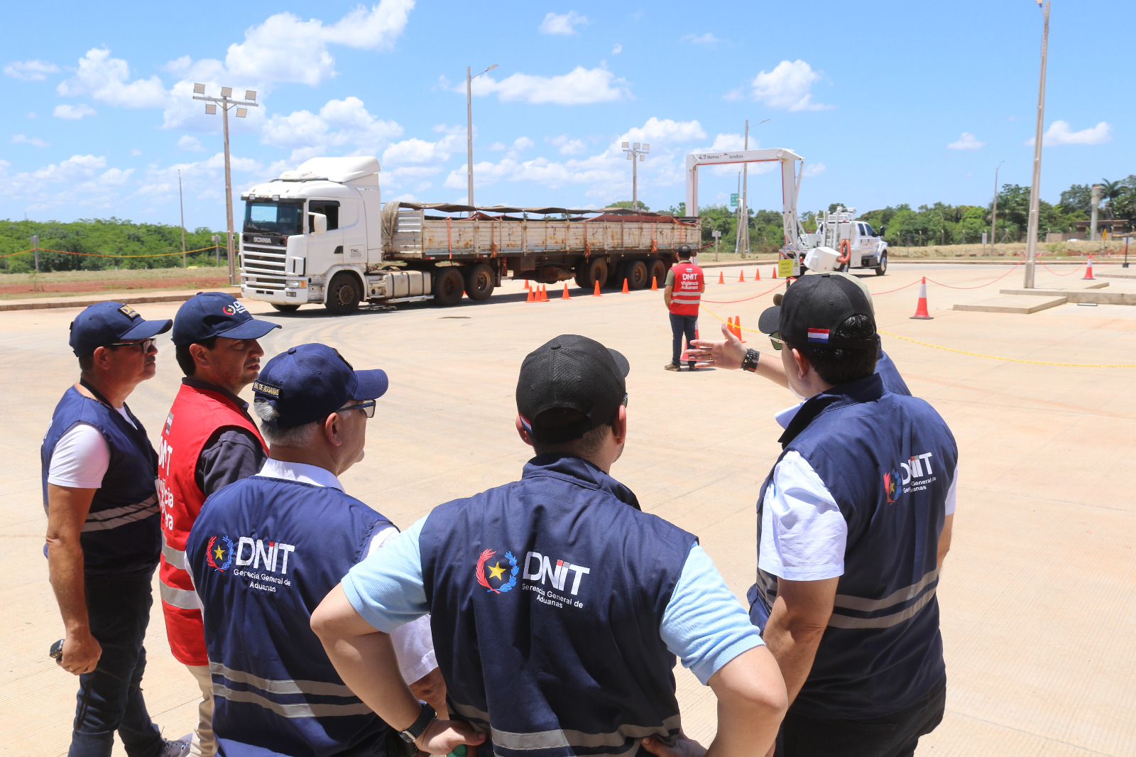 DNIT fortalece controles en el Puente de la Integración DNIT fortalece controles en el Puente de la Integración