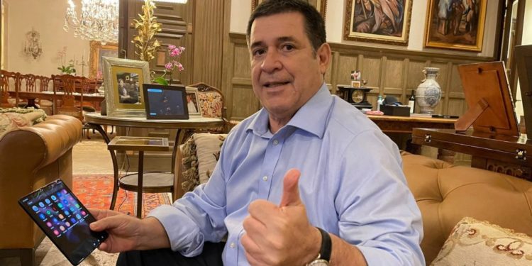 Horacio Cartes presenta una buena evolución:  está lúcido y sin respirador