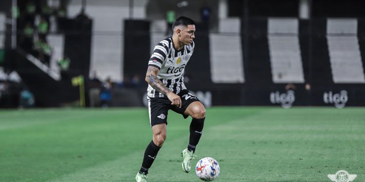 Hugo Fernández estará seis meses fuera de las canchas por una grave lesión