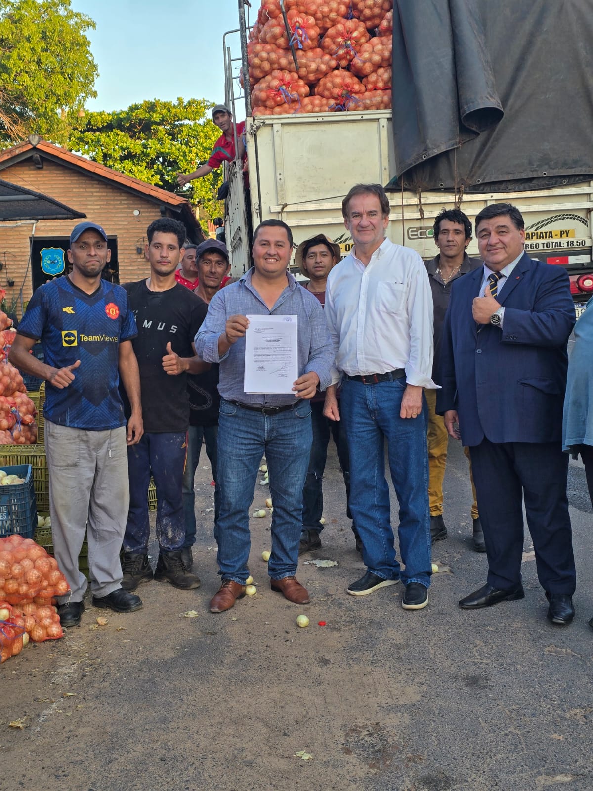 Penner exige pruebas a la DNIT: «¿Cómo va a ir cebolla brasileña hasta el fondo del Chaco para traerla de vuelta?» Penner exige pruebas a la DNIT: «¿Cómo va a ir cebolla brasileña hasta el fondo del Chaco para traerla de vuelta?»