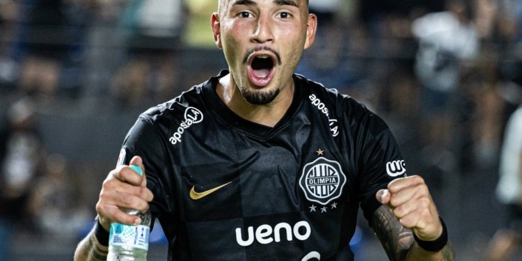 Iván Leguizamón asoma como opción en ofensiva para el duelo ante Libertad