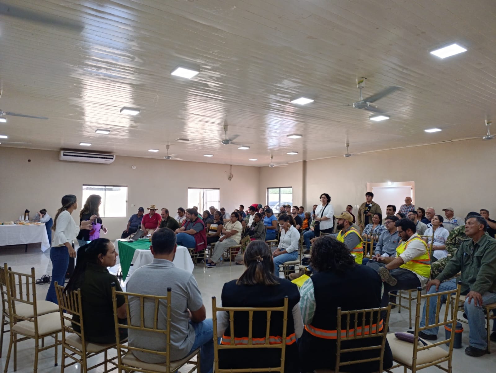 Pobladores se informan sobre obras y alcances del Hospital General del Chaco