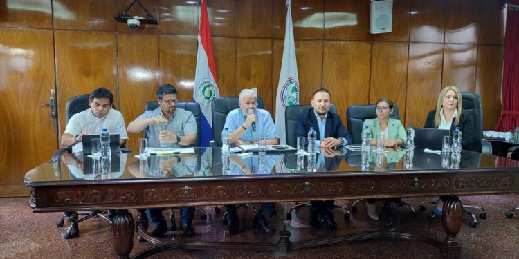 Brítez se aferra a la presidencia del IPS, anuncia auditorías y promete mejoras en servicios