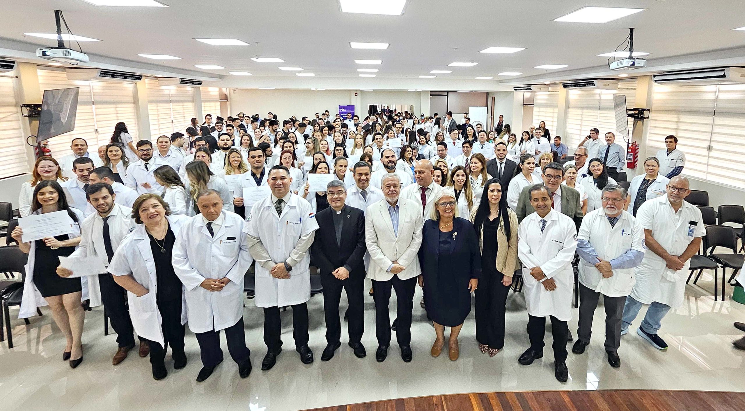 Renuncias masivas golpean al IPS por bajos salarios y falta de insumos Renuncias masivas golpean al IPS por bajos salarios y falta de insumos