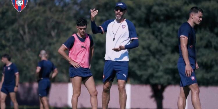 Jorge Bava perfila un equipo ofensivo para cortar la racha en el clásico Jorge Bava perfila un equipo ofensivo para cortar la racha en el clásico