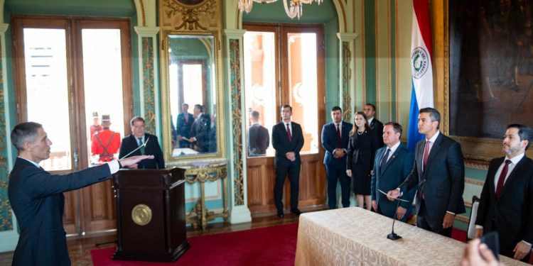 Nuevo titular del MIC declara “guerra frontal a la usura” y anuncia una “revolución industrial” en Paraguay