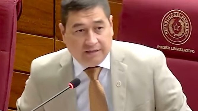 Nakayama advierte sobre la «bomba de tiempo» de la Caja Fiscal, pero cuestiona «atropello» oficialista
