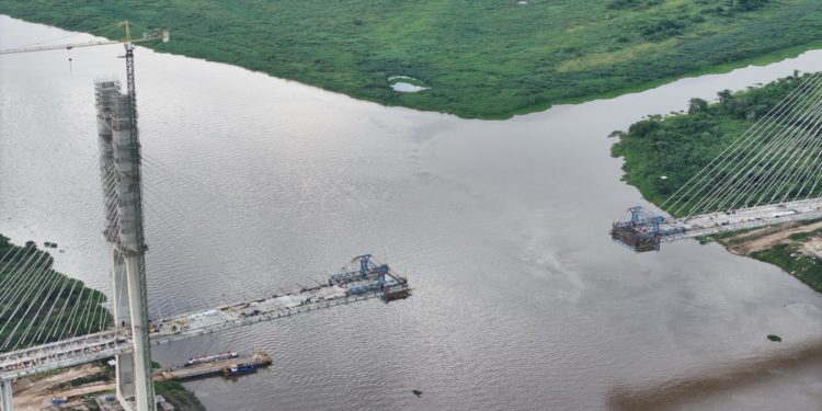 A solo 109 metros del abrazo definitivo: El Puente de la Bioceánica entra en su fase final
