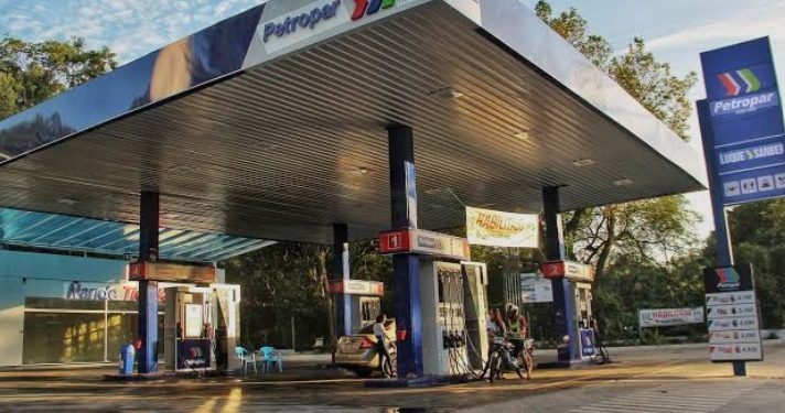 Petropar cede ante la presión externa: El crudo internacional fuerza un reajuste en los surtidores Petropar cede ante la presión externa: El crudo internacional fuerza un reajuste en los surtidores