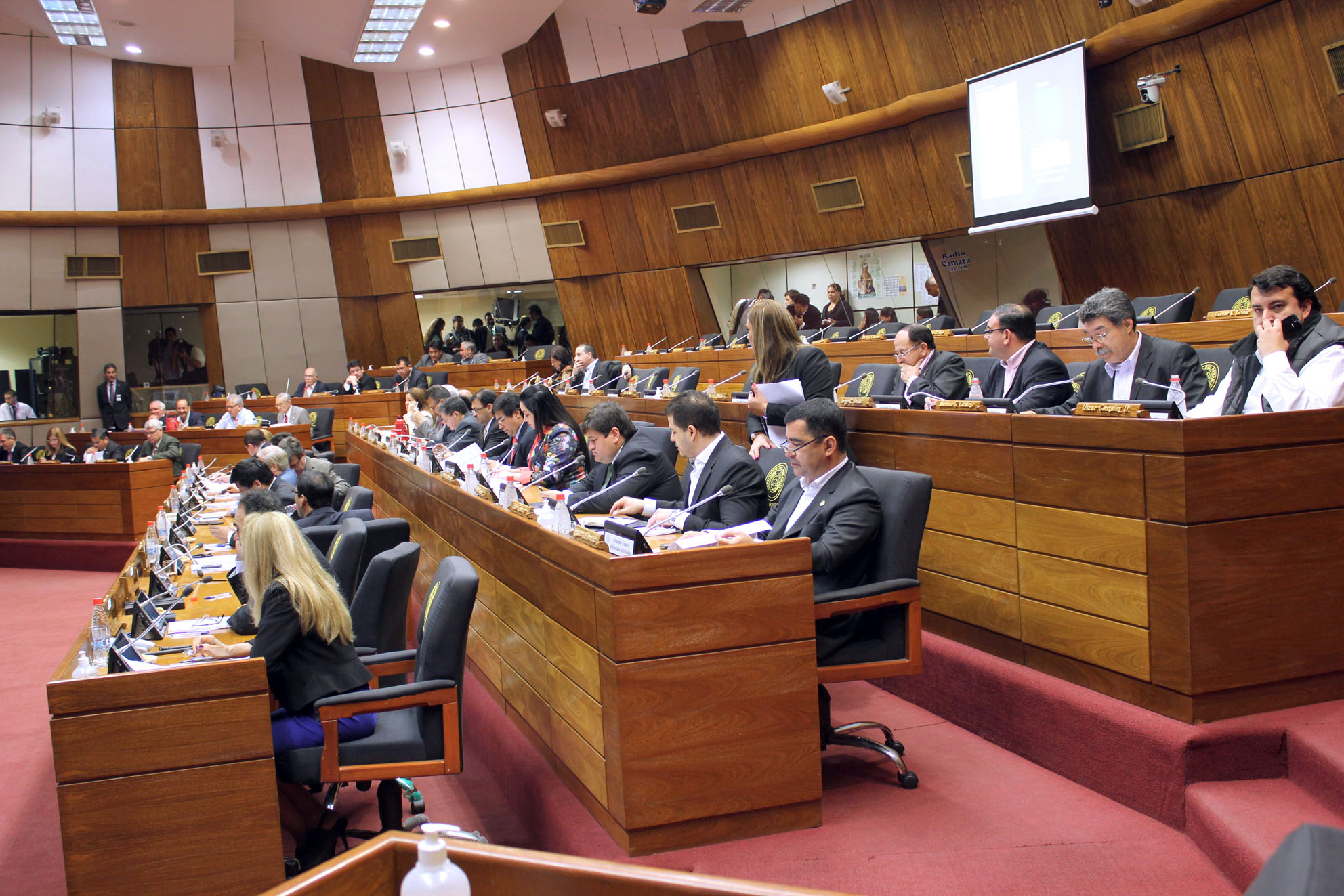 El autoengaño nacional: Más de 30 años perdidos y la mentira como «arma» preferida por los políticos