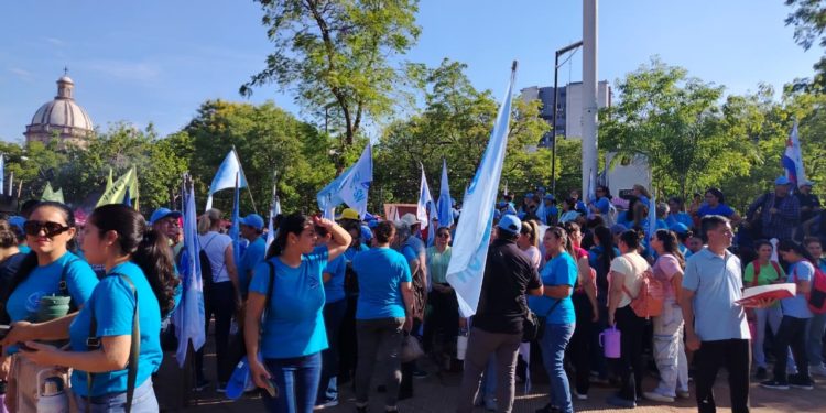 Unidad histórica: 90.000 docentes se movilizan contra la reforma de la Caja Fiscal