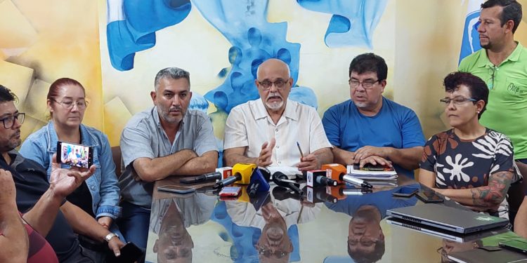 Docentes deciden realizar movilizaciones permanentes desde 11, a raíz de la decisión del Senado