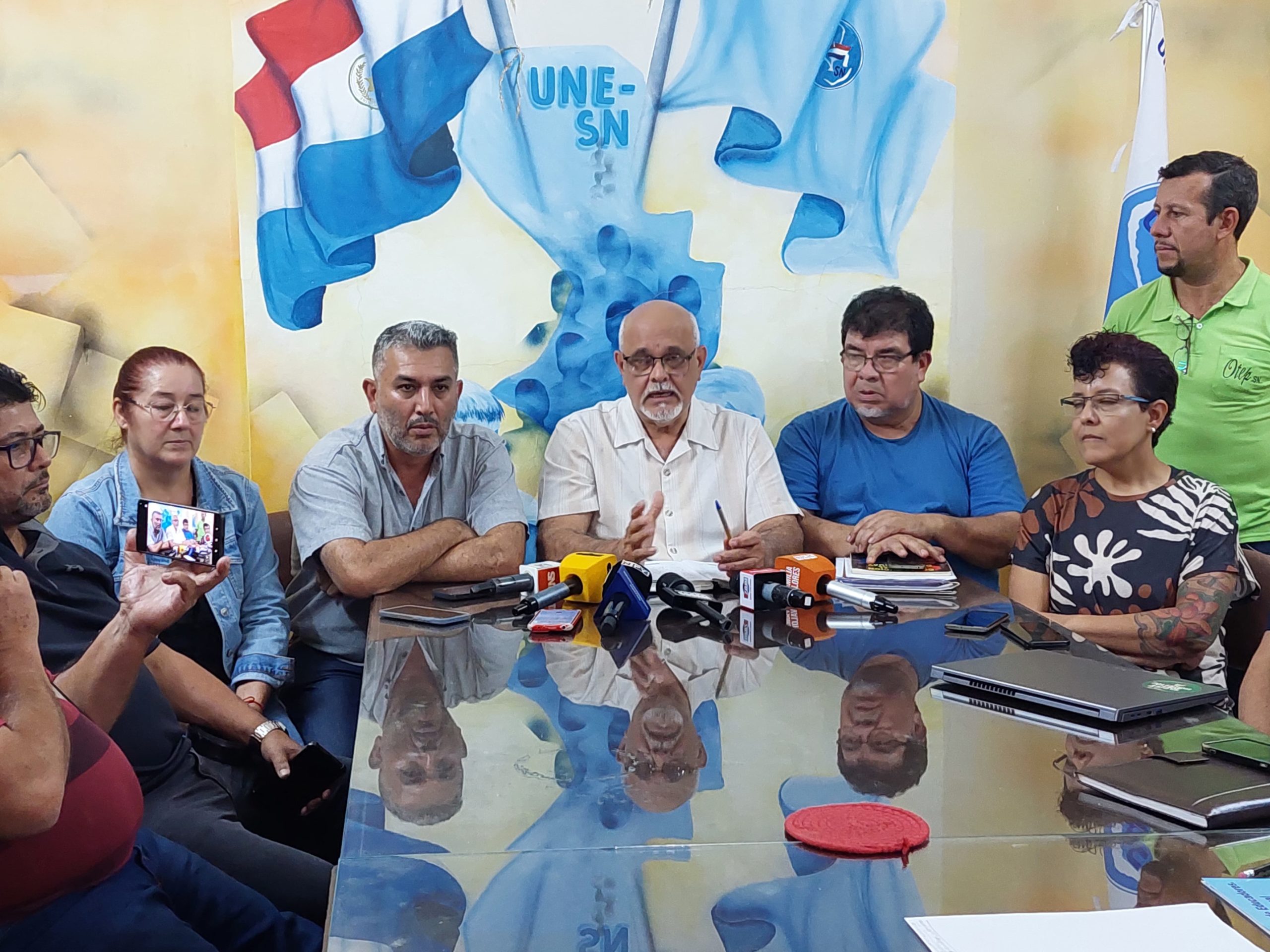 Docentes deciden realizar movilizaciones permanentes desde 11, a raíz de la decisión del Senado Docentes deciden realizar movilizaciones permanentes desde 11, a raíz de la decisión del Senado