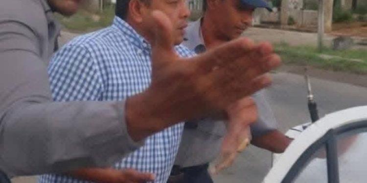 Régimen cubano reprime y detiene a pastor por predicar la Biblia en YouTube