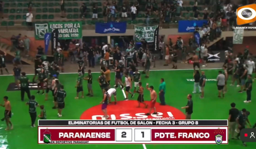 Violencia otra vez: el clásico Paranaense-Franco terminó en batalla campal Violencia otra vez: el clásico Paranaense-Franco terminó en batalla campal