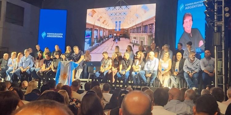 Lanzamiento sin candidato: el armado de Gebel muestra músculo, pero también vacío político