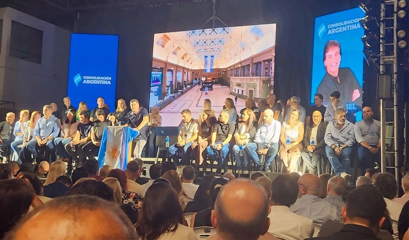 Lanzamiento sin candidato: el armado de Gebel muestra músculo, pero también vacío político