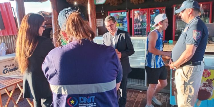 DNIT clausura comercios en Luque y Encarnación por evasión de comprobantes