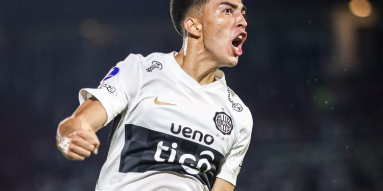 Rubén Lezcano responde con goles e impacta de inmediato en la hinchada franjeada