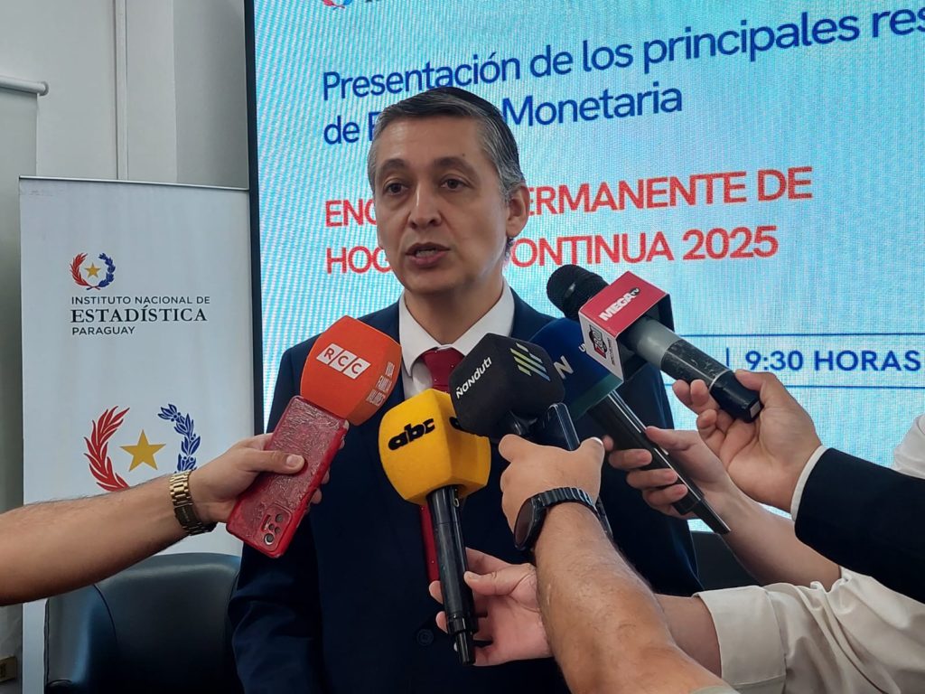 Pobreza en Paraguay baja a 16% y más de 200 mil personas salen de esa condición, según el INE Pobreza en Paraguay baja a 16% y más de 200 mil personas salen de esa condición, según el INE