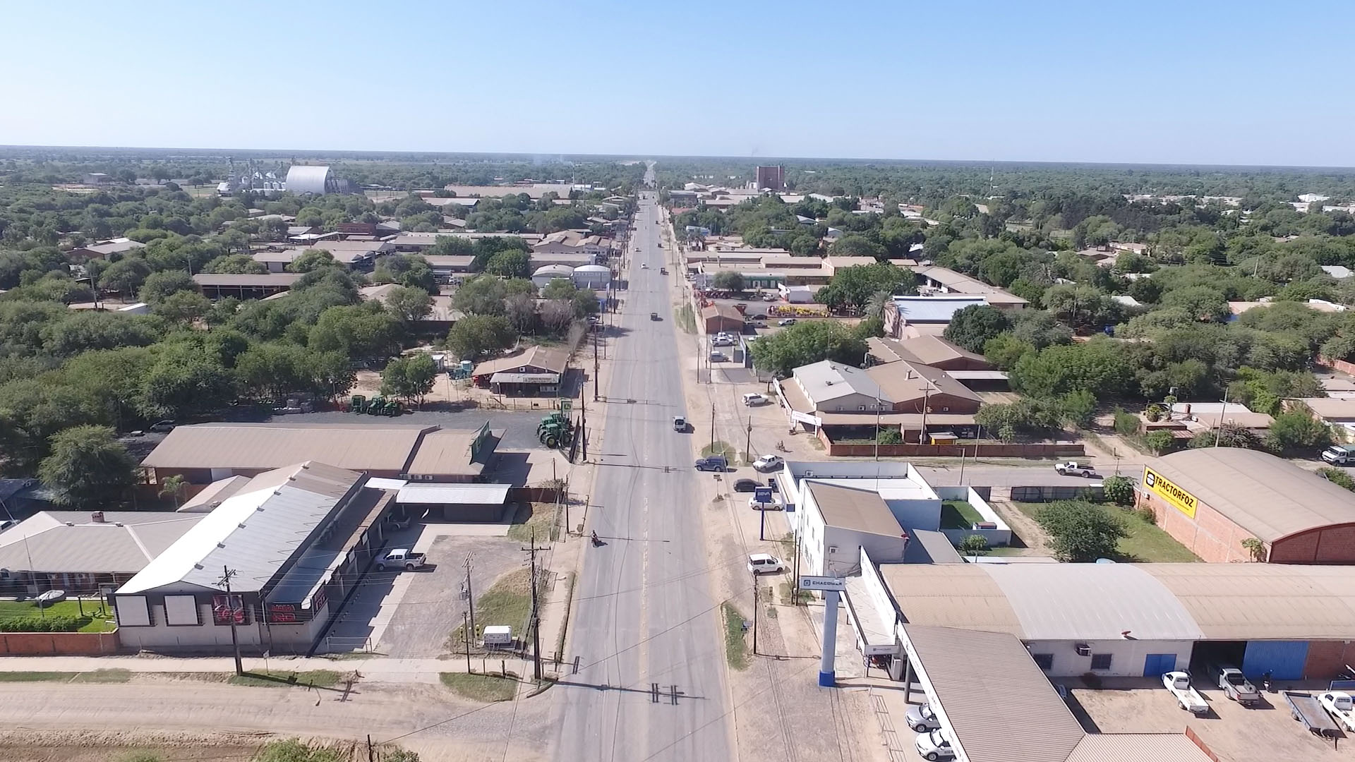 Loma Plata acelera su transformación: el asfalto llega a las principales calles de la ciudad Loma Plata acelera su transformación: el asfalto llega a las principales calles de la ciudad