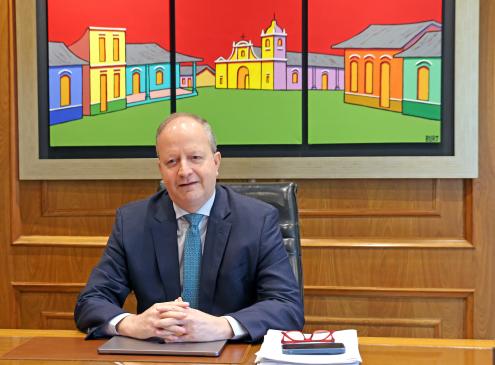 Fernández Valdovinos explica la «dicotomía» económica: País en crecimiento, pero con fisco bajo presión