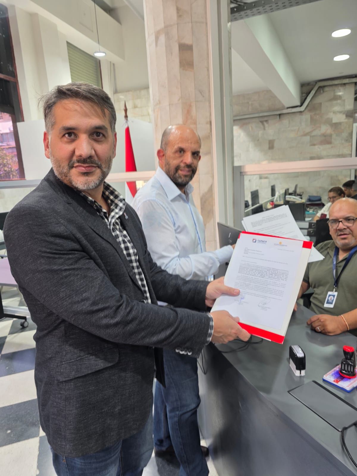 Constructoras entregan propuestas para reglamentar el «factoraje» y destrabar pagos de obras públicas Constructoras entregan propuestas para reglamentar el «factoraje» y destrabar pagos de obras públicas