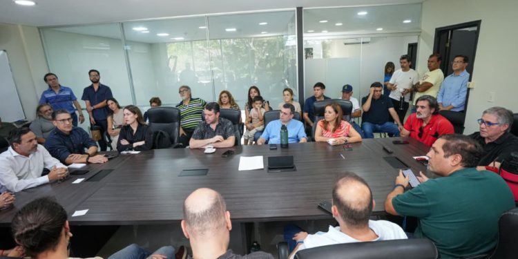 Gobierno y transportistas acuerdan destrabar conflicto y garantizan servicio desde este lunes