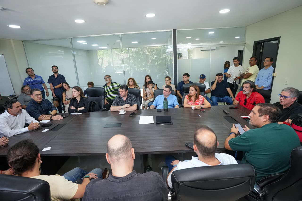 Gobierno y transportistas acuerdan destrabar conflicto y garantizan servicio desde este lunes Gobierno y transportistas acuerdan destrabar conflicto y garantizan servicio desde este lunes