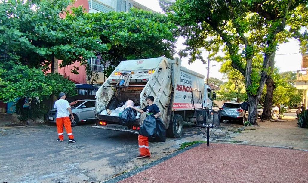 Asunción: El 80% del funcionariado municipal sale a las calles en un operativo masivo de limpieza Asunción: El 80% del funcionariado municipal sale a las calles en un operativo masivo de limpieza
