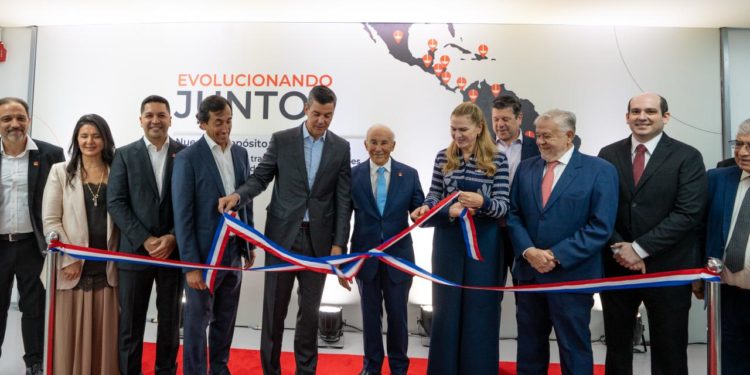 Presidente inaugura expansión de laboratorio farmacéutico que costó USD 60 millones Presidente inaugura expansión de laboratorio farmacéutico que costó USD 60 millones