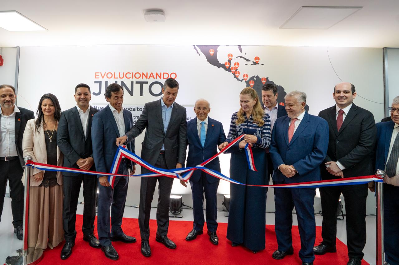 Presidente inaugura expansión de laboratorio farmacéutico que costó USD 60 millones