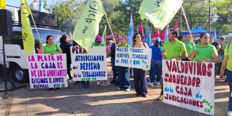 Docentes anuncian cierres de rutas y paro total mientras más de un millón de alumnos quedan sin clases