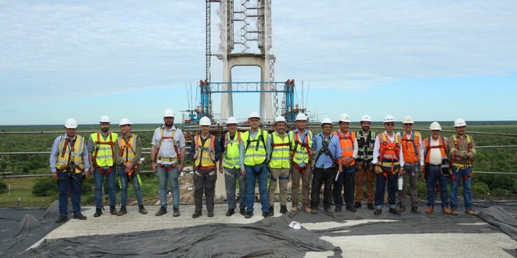 Ingenieros europeos inspeccionan el Puente de la Bioceánica y destacan avance