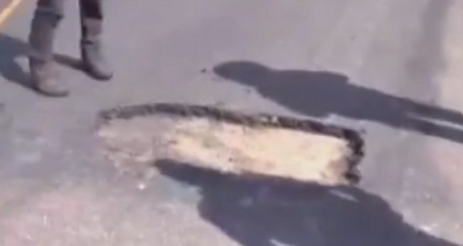 Insólita situación en el Silvio Pettirossi: avión retrasó su partida… ¡por un bache! Insólita situación en el Silvio Pettirossi: avión retrasó su partida… ¡por un bache!