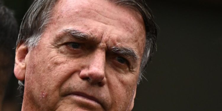 Jair Bolsonaro completó 24 horas en cuidados intensivos