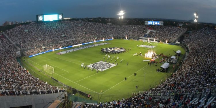 Se viene un Defensores del Chaco teñido de blanco y negro en la Sudamericana Se viene un Defensores del Chaco teñido de blanco y negro en la Sudamericana