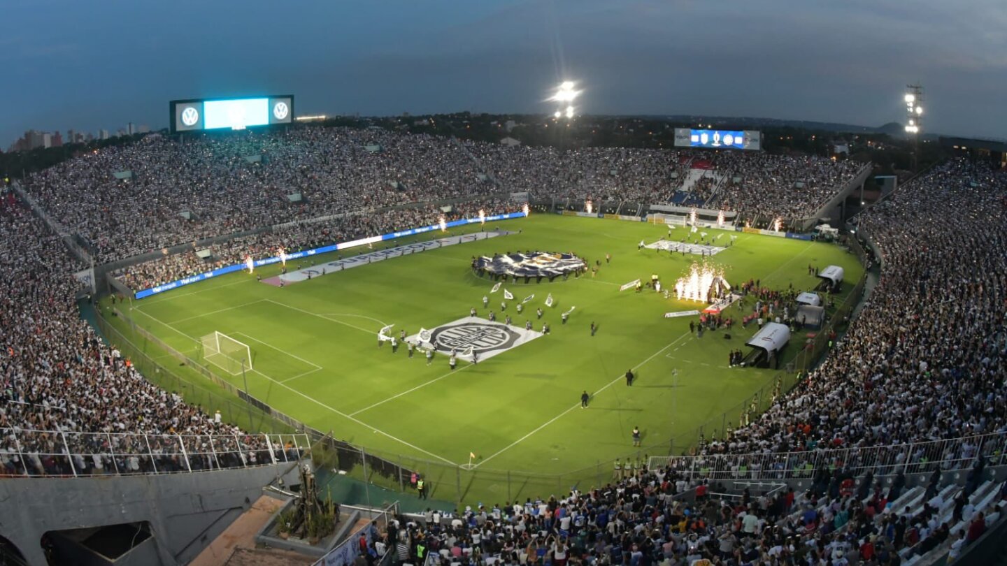 Se viene un Defensores del Chaco teñido de blanco y negro en la Sudamericana Se viene un Defensores del Chaco teñido de blanco y negro en la Sudamericana