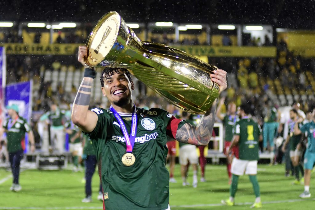 Gustavo Gómez leyenda: es el futbolista más ganador en la historia del Palmeiras