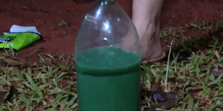 Vecinos denuncian agua verde y nauseabunda en J. Augusto Saldívar